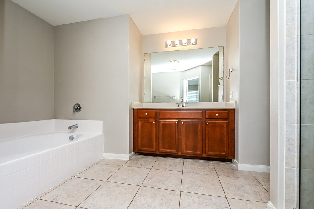 Building Photo - 8916 Highland Orchard Dr
