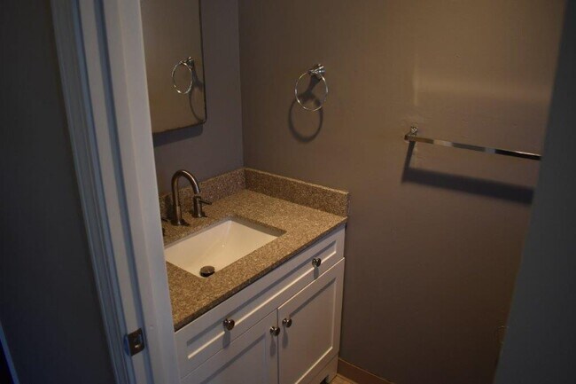 1/2 Bath - 4713 Eagle Lake Dr