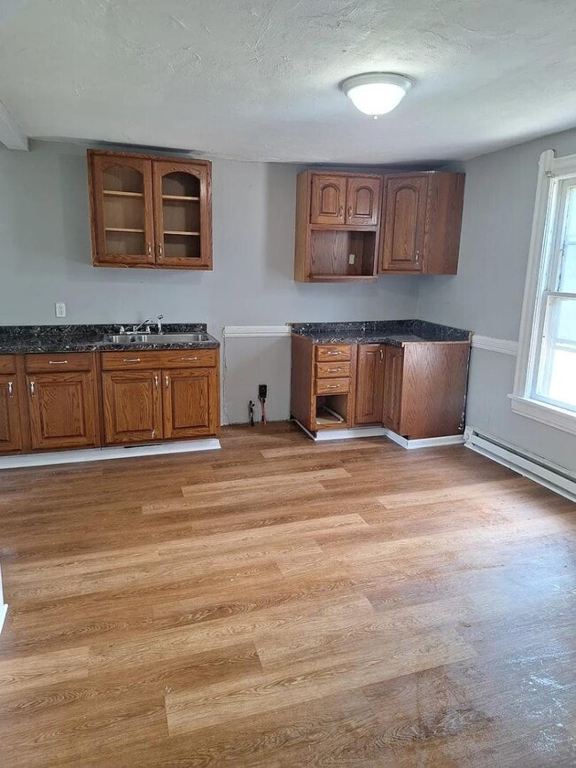 Building Photo - 1031 W 17th St