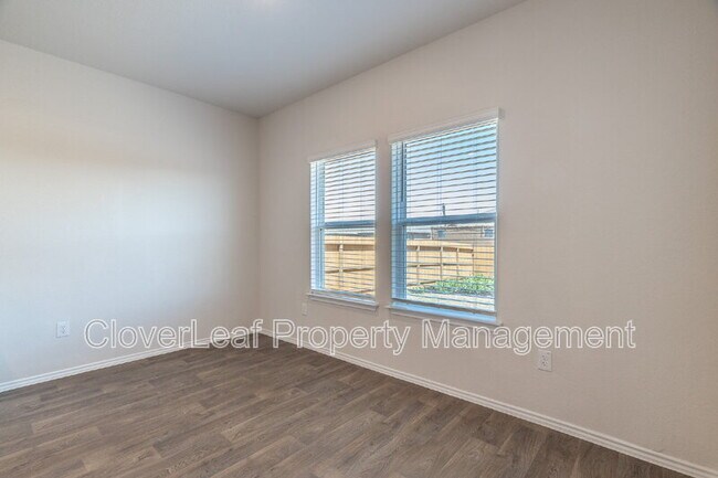 Building Photo - 466 Orion Dr