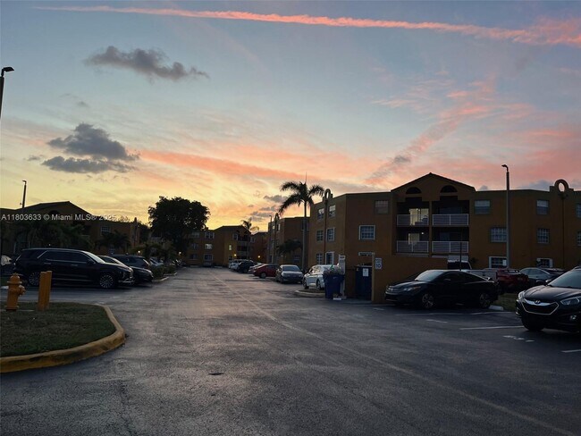 Building Photo - 9715 Fontainebleau Blvd