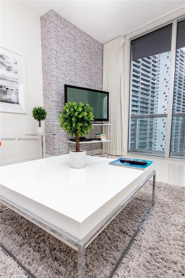 Building Photo - 485 Brickell Ave