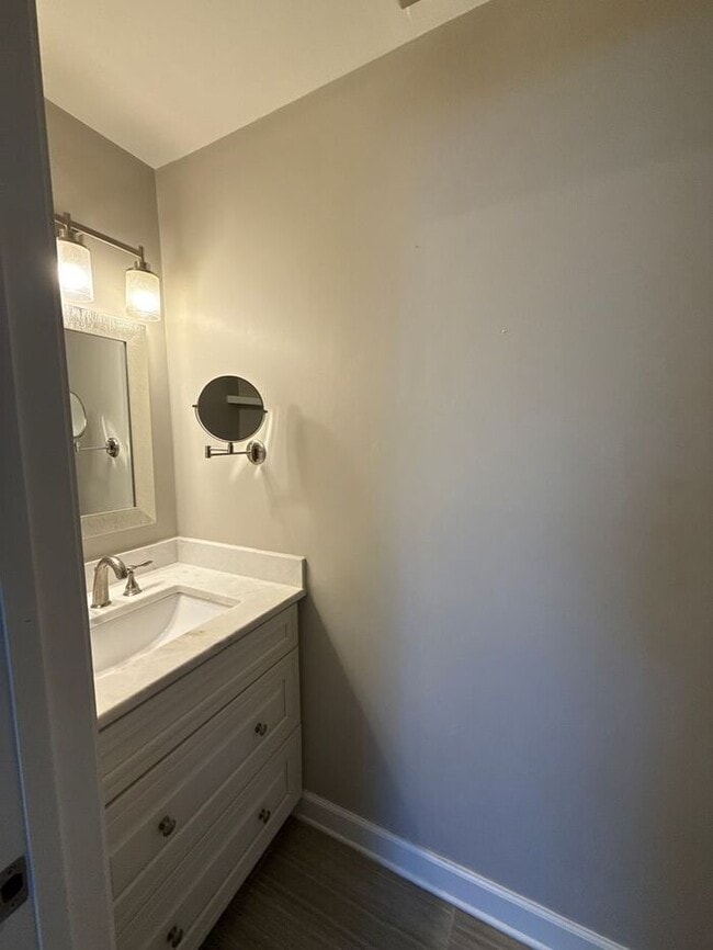 Building Photo - T.R. Lawing Realty Property