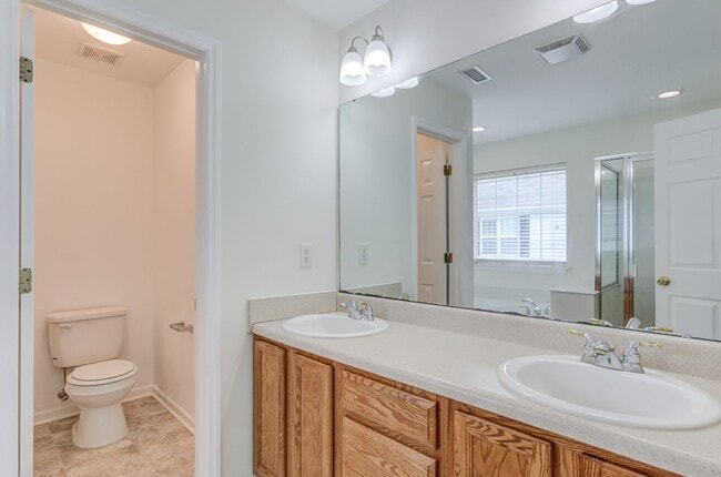 Building Photo - 3 Bedroom Townhouse in Wakefield with 1 Ca...