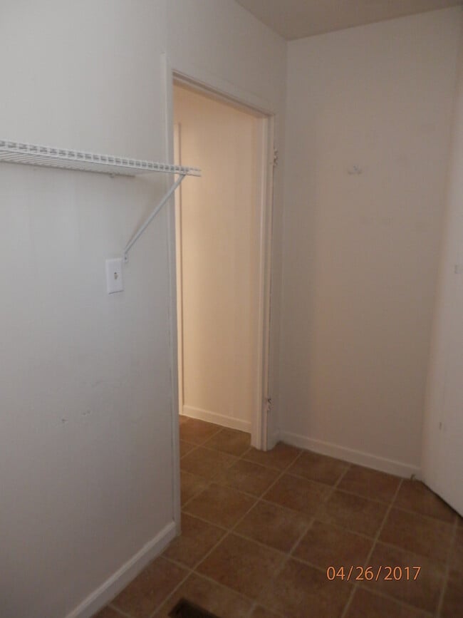 Building Photo - 915 S Platinum Ave