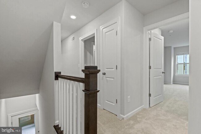 Building Photo - 2400 Stella Pl
