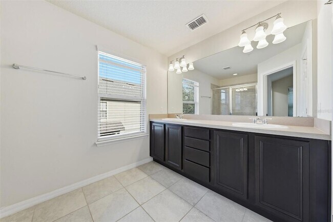 Building Photo - 1096 Pavia Dr