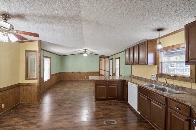 Building Photo - 17381 FM 1484 Rd