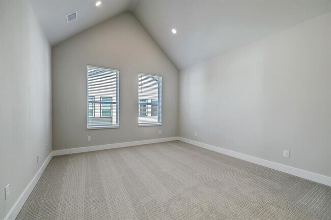 Building Photo - 5822 Cebra St