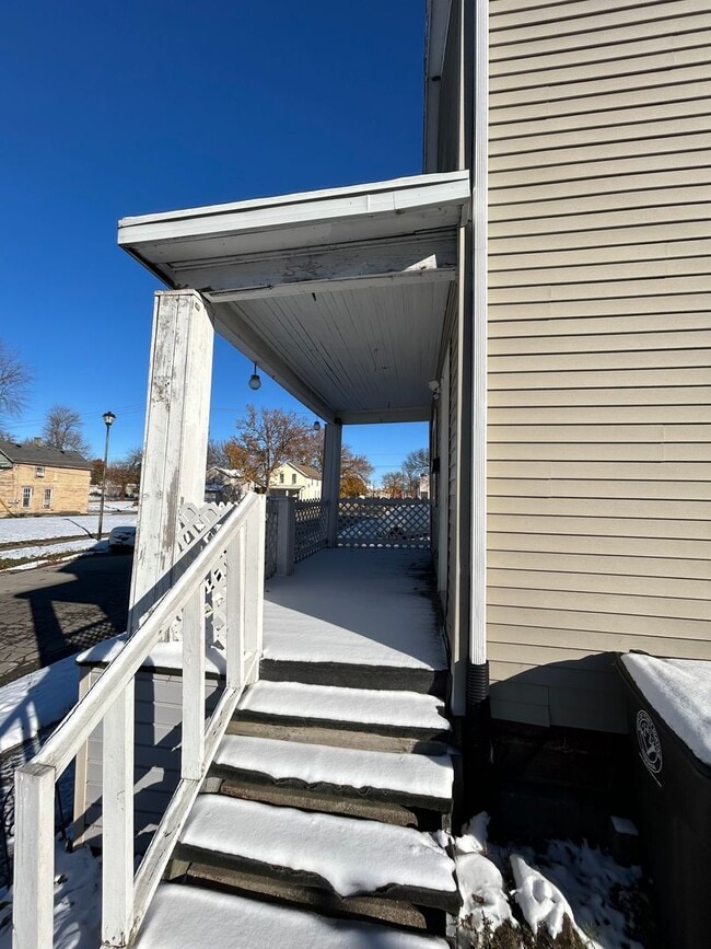 Building Photo - NEW 3 bedroom listing - COMING SOON!!