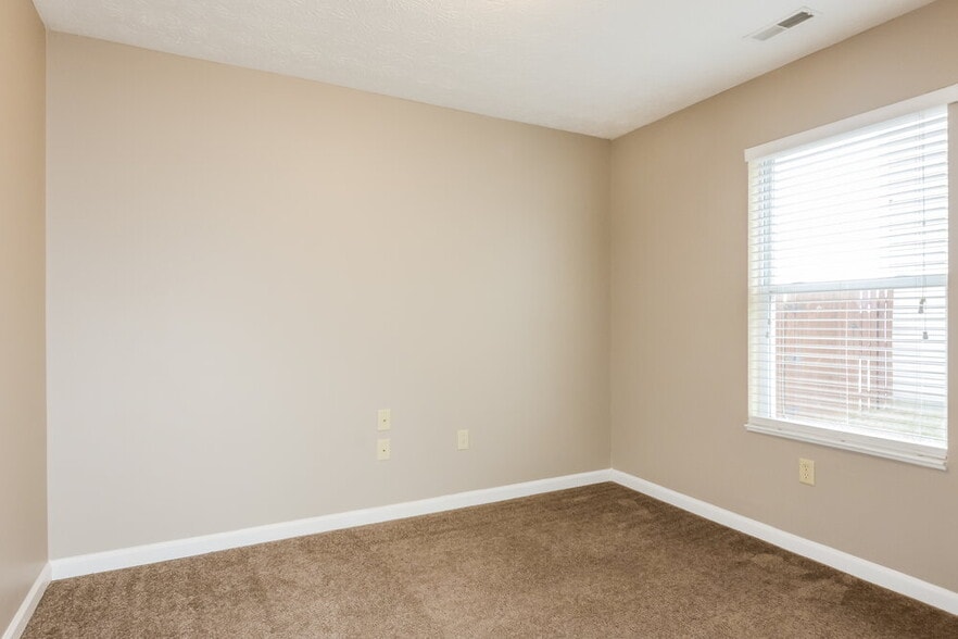 Building Photo - 748 Hollowood Ln