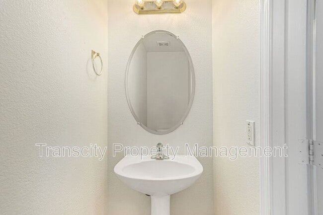 Building Photo - 8528 S 49th Ln