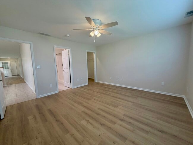 Building Photo - 1727 Chestnut Dr