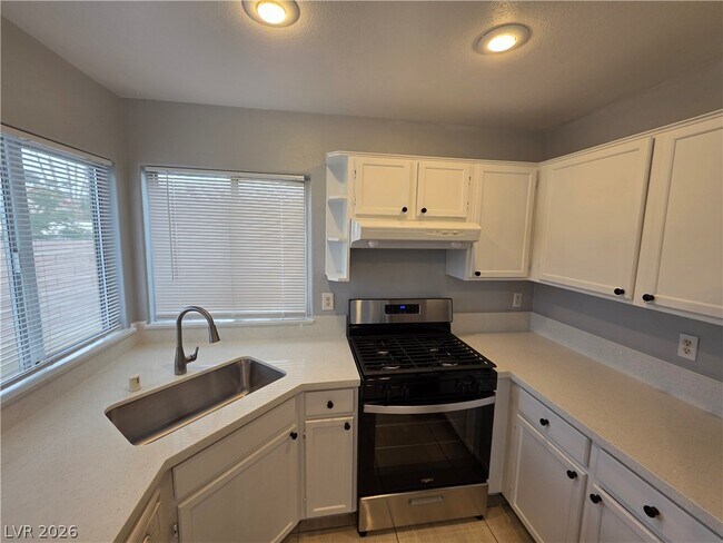 Building Photo - 5843 Berry Hill Ln