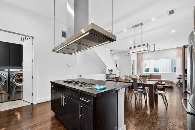 Building Photo - 1232 W 24th St