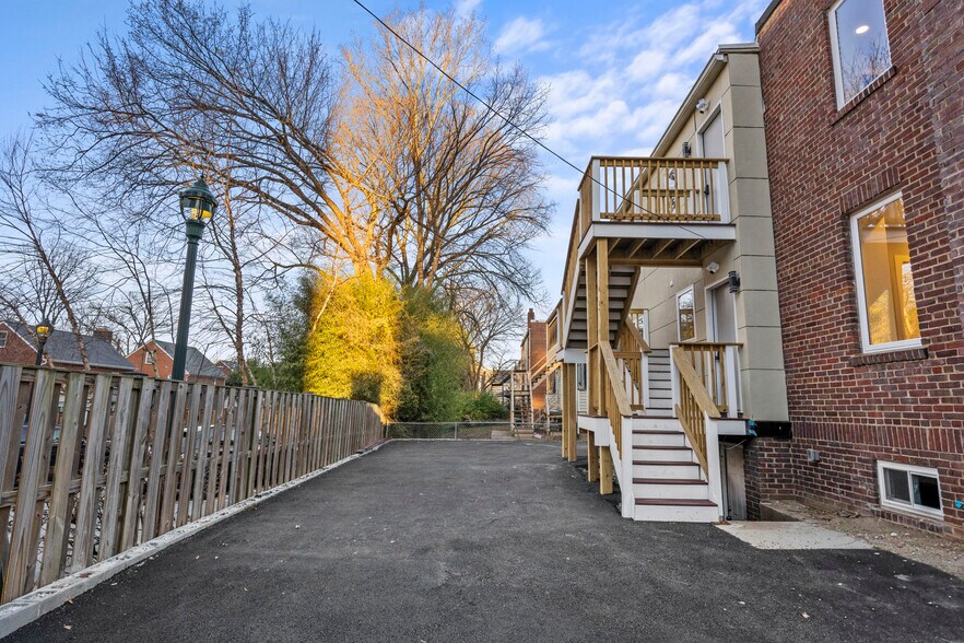 Building Photo - 4535 Avondale St