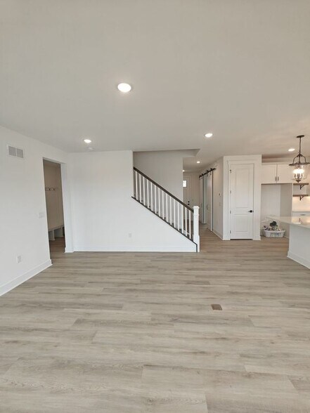 Building Photo - 18 Devon Dr