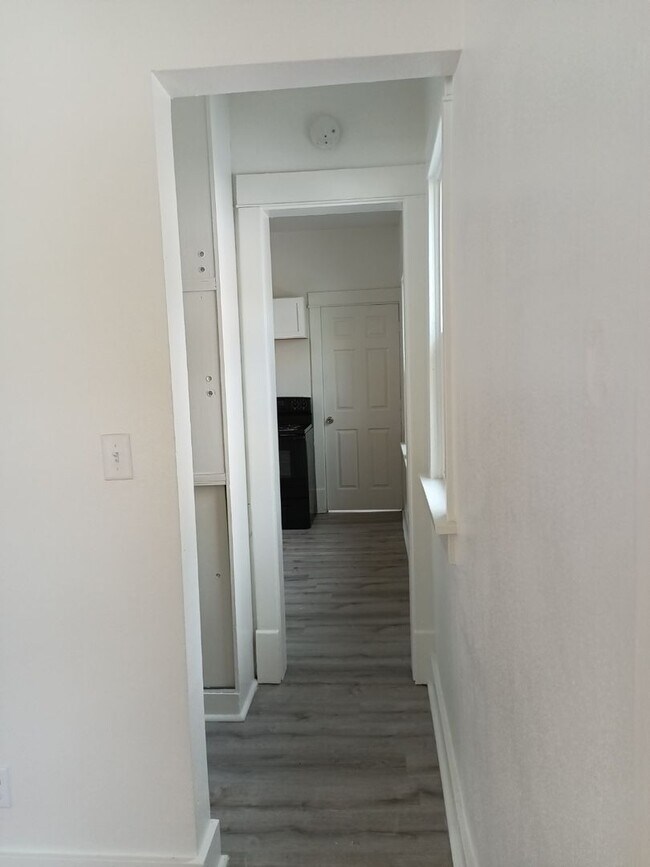 Building Photo - BUY ON CONTRACT MOVE IN READY! RENT TO OWN...