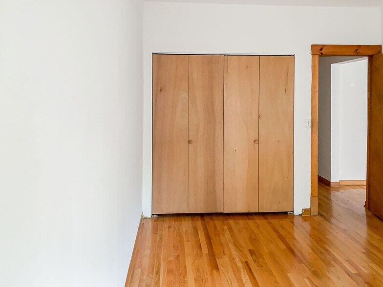 Building Photo - 4811 N Wolcott Ave