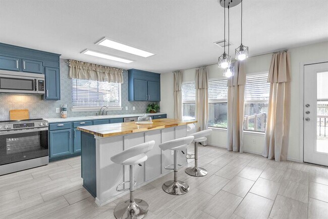 Building Photo - 1413 Baffin Cove