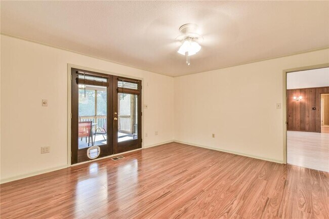 Building Photo - 935 Powderbag Creek Rd