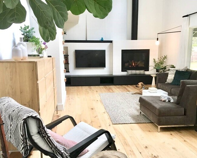 Primary Photo - 3 Rivers - Wonderful 3 Bedroom home availa...