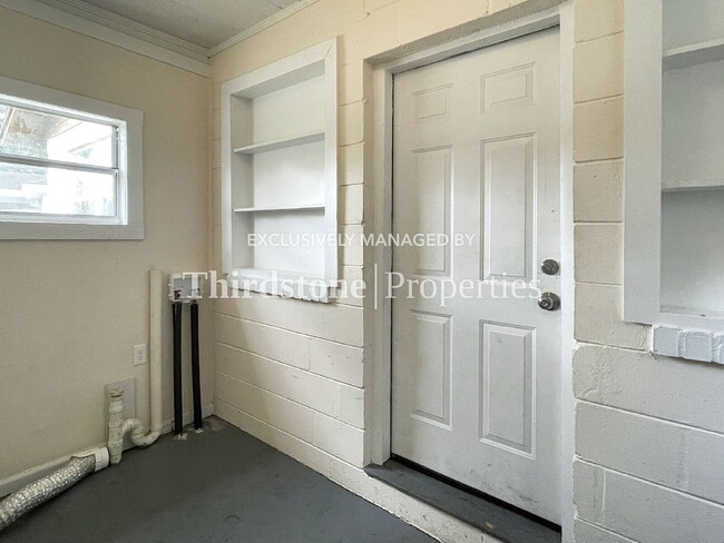 Building Photo - 485 E 44th St