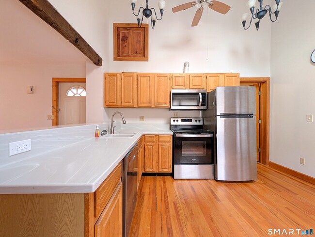 Building Photo - 434 Main St