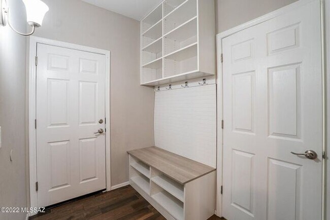 Building Photo - 9848 N Howling Wolf Rd