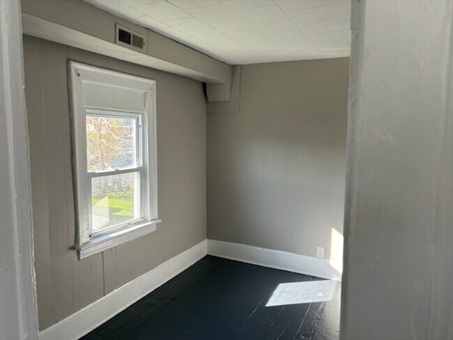 Building Photo - 104 Steuben St