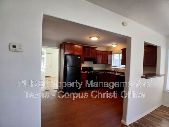 Building Photo - 901 Furman Ave