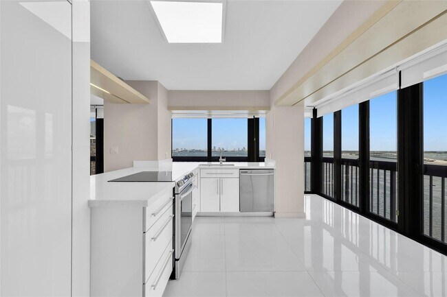 Building Photo - 2333 Brickell Ave