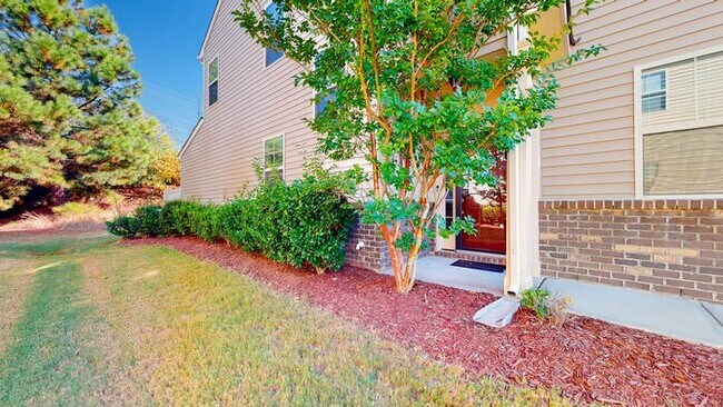 Building Photo - Inviting End Townhome with Loft, Granite Kitchen & 2-Car Garage , Near RTP, RDU, I-40 & I-540