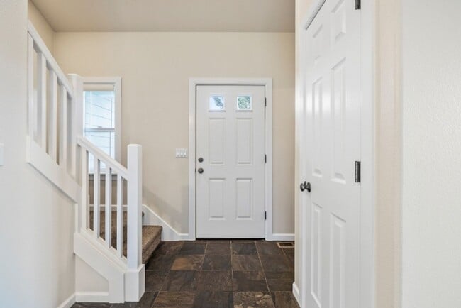 Building Photo - Great home in newer subdivision