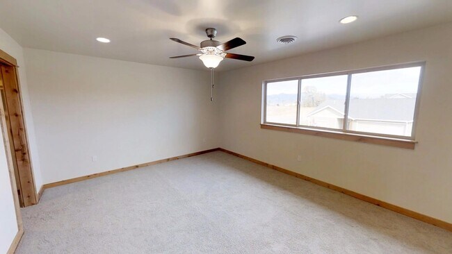 Building Photo - 120 Naomi Rose Ln