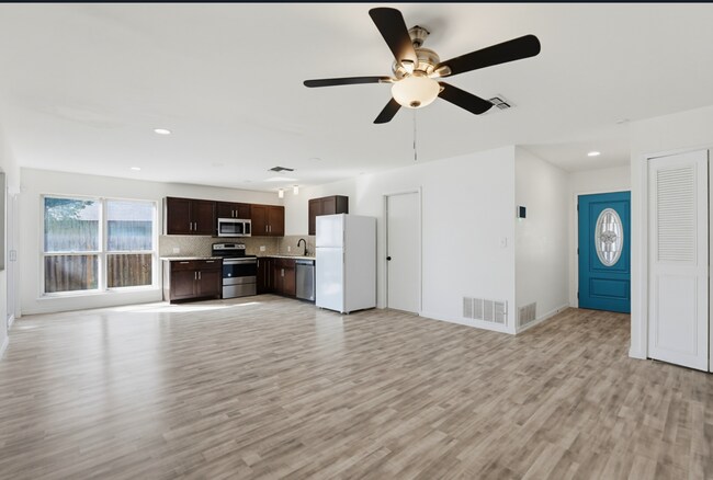 Building Photo - 6602 Spring Brook St