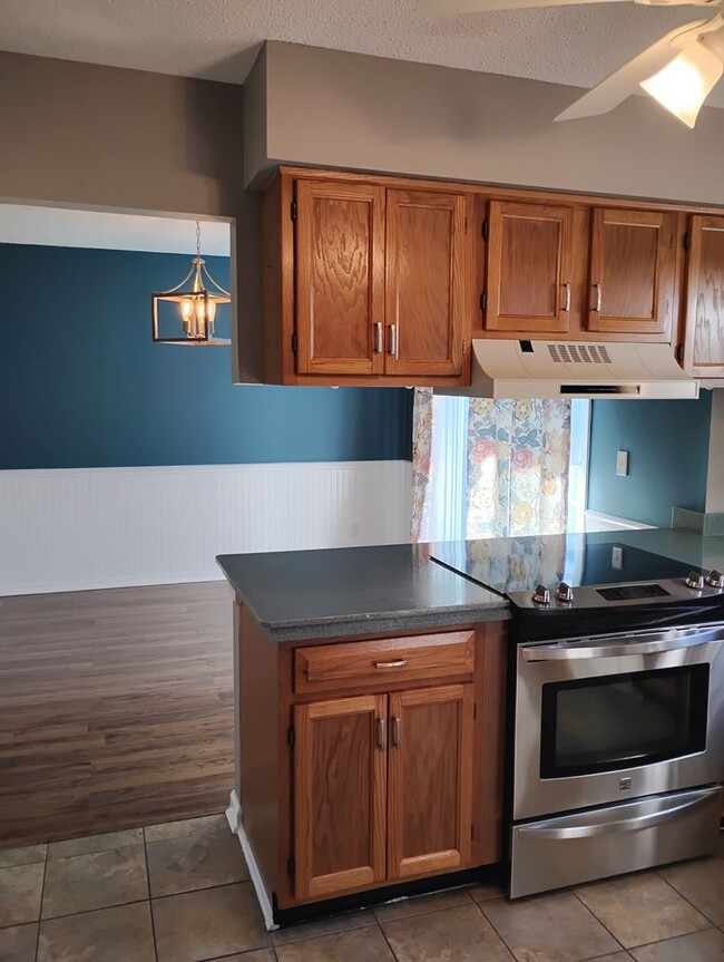 Building Photo - Gleneagles Drive