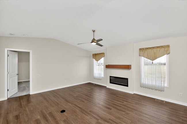 Building Photo - BEAUTIFUL CORNER LOT!! 3 Bedroom, 2 Bathroom Home in Des Moines!