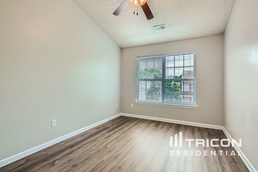 Building Photo - 513 Epris Ln