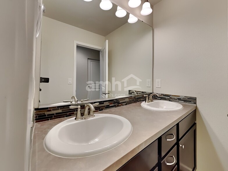 Building Photo - 455 McKinley St