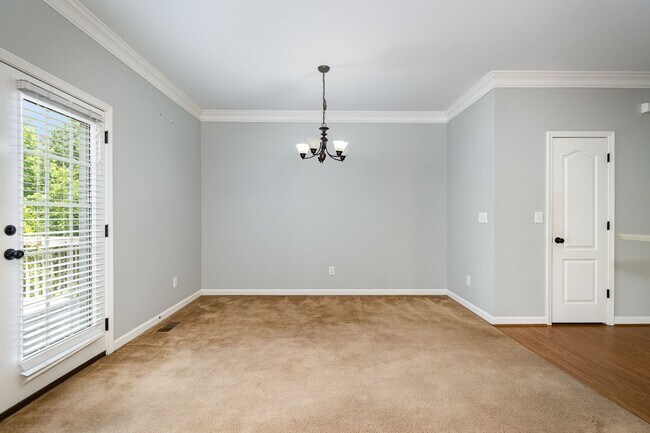 Building Photo - Recent Rent Reduction - Spacious 2-Story T...