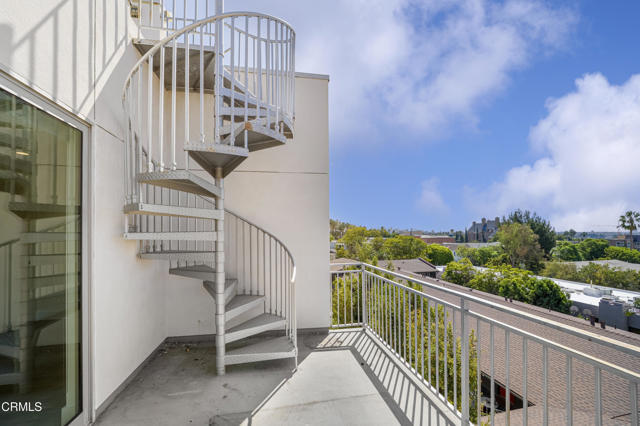 Building Photo - 1345 Havenhurst Dr