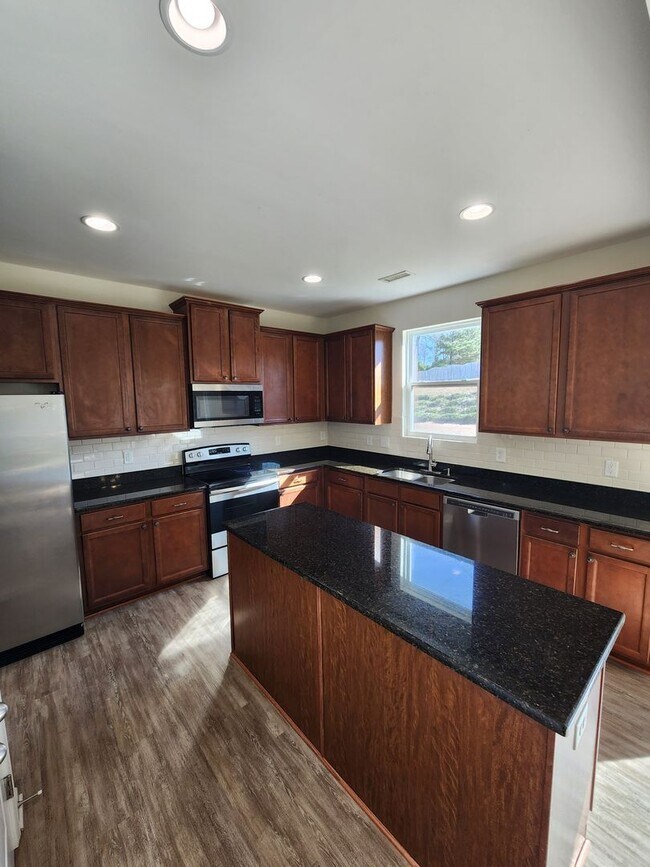 Building Photo - 1205 Willowcrest Rd