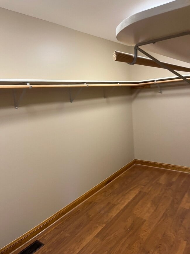 Building Photo - 934 Winnetka Terrace