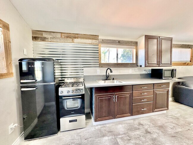 Building Photo - Beautiful Upstairs Studio Guest House Unit on Private Property, Amazing Views, All Main Utilities...