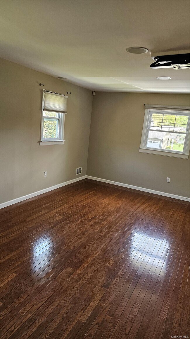 Building Photo - 72 Schriever Ln