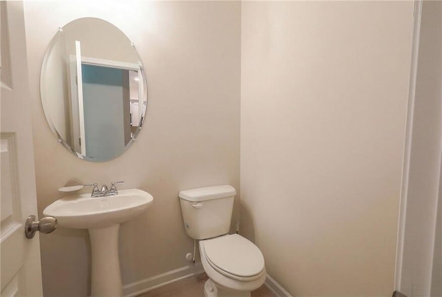 Building Photo - 225 Eva Wy