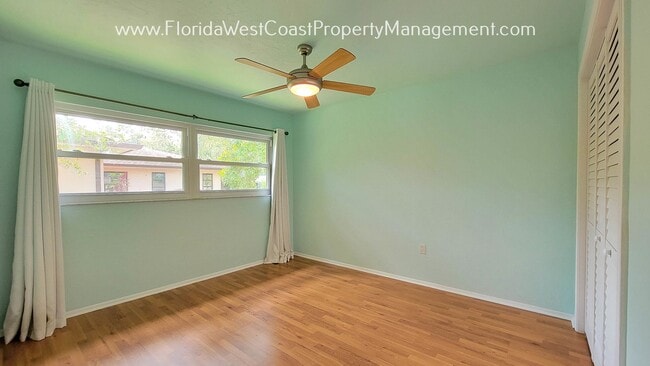 Building Photo - CLASSIC SARASOTA POOL HOME WITH UPDATES AN...