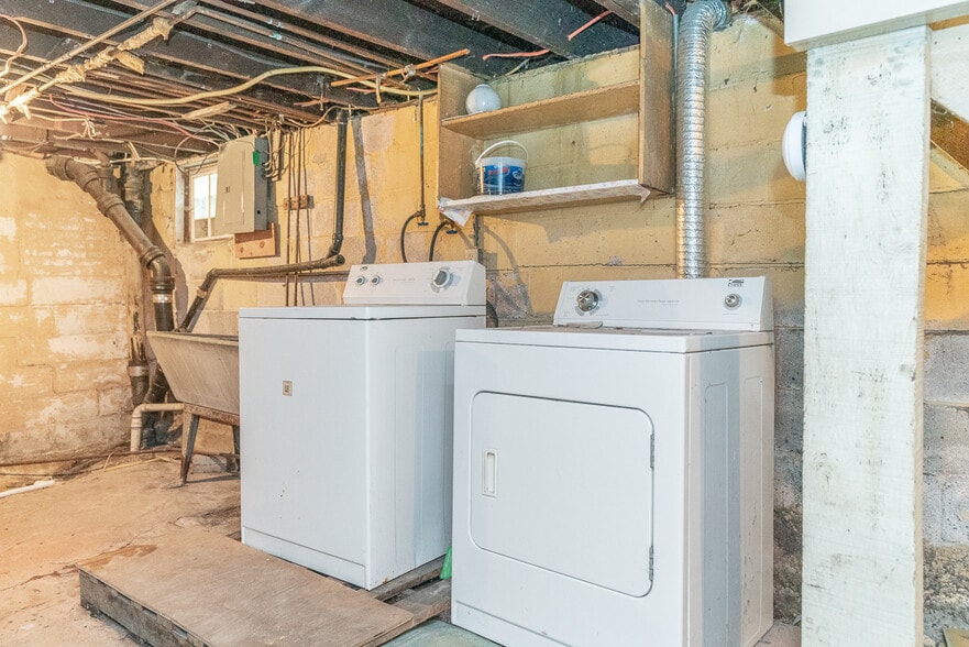 IN UNIT LAUNDRY - 2158 Indiana Ave
