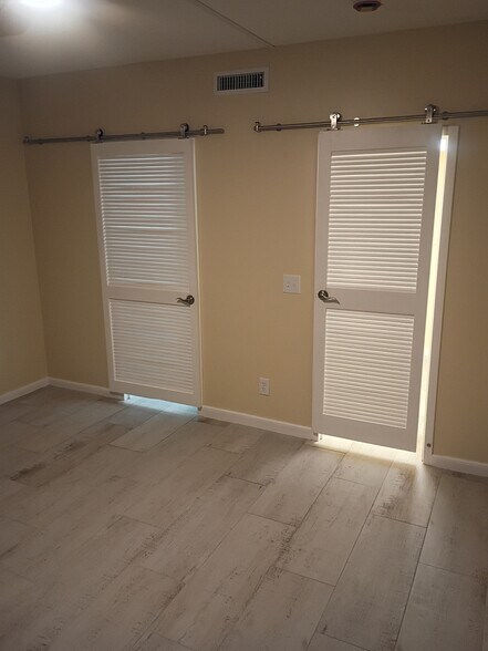 Building Photo - 601 1st St S